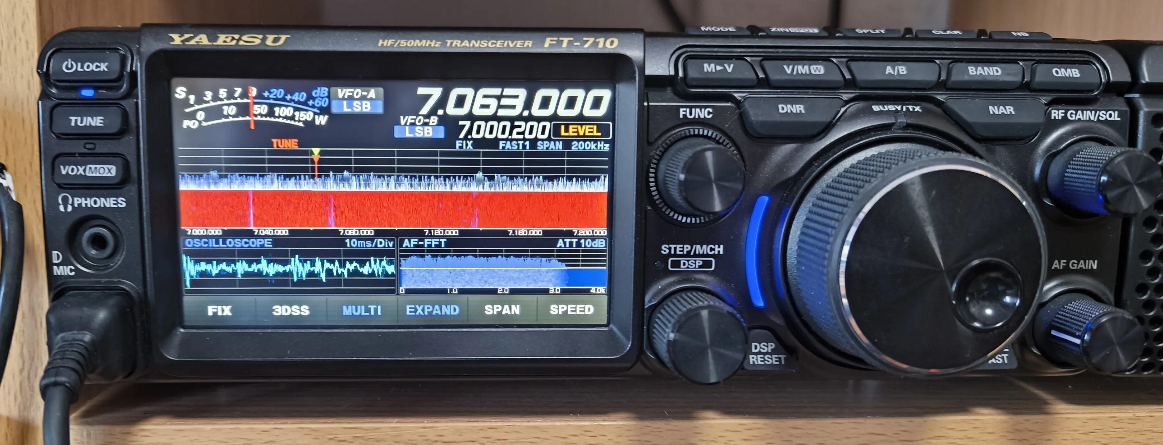 VENDO YAESU FT-710 CON ALTAVOZ Y MONITOR  DE 24