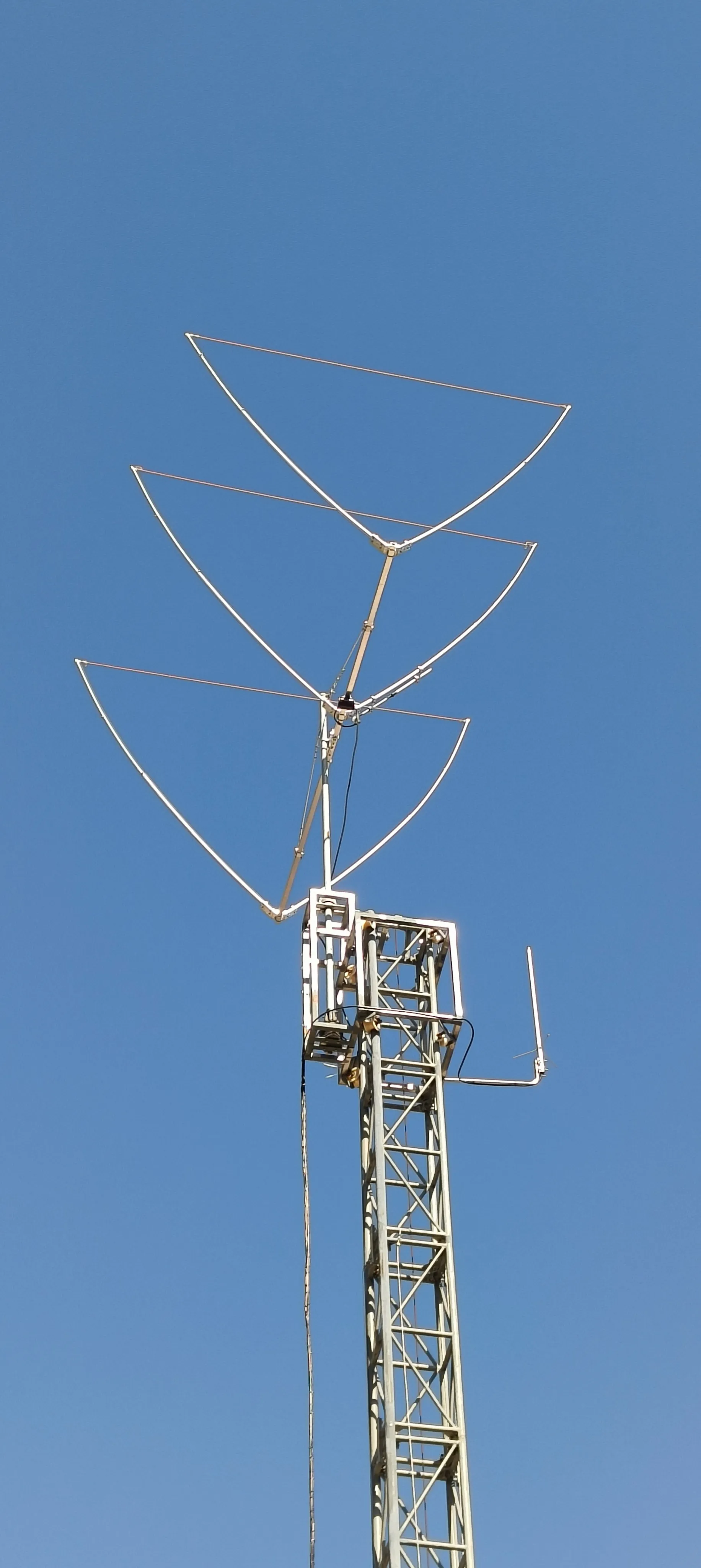 Antena Delta Loop de 3 elementos de Smartech modelo (27DL3)