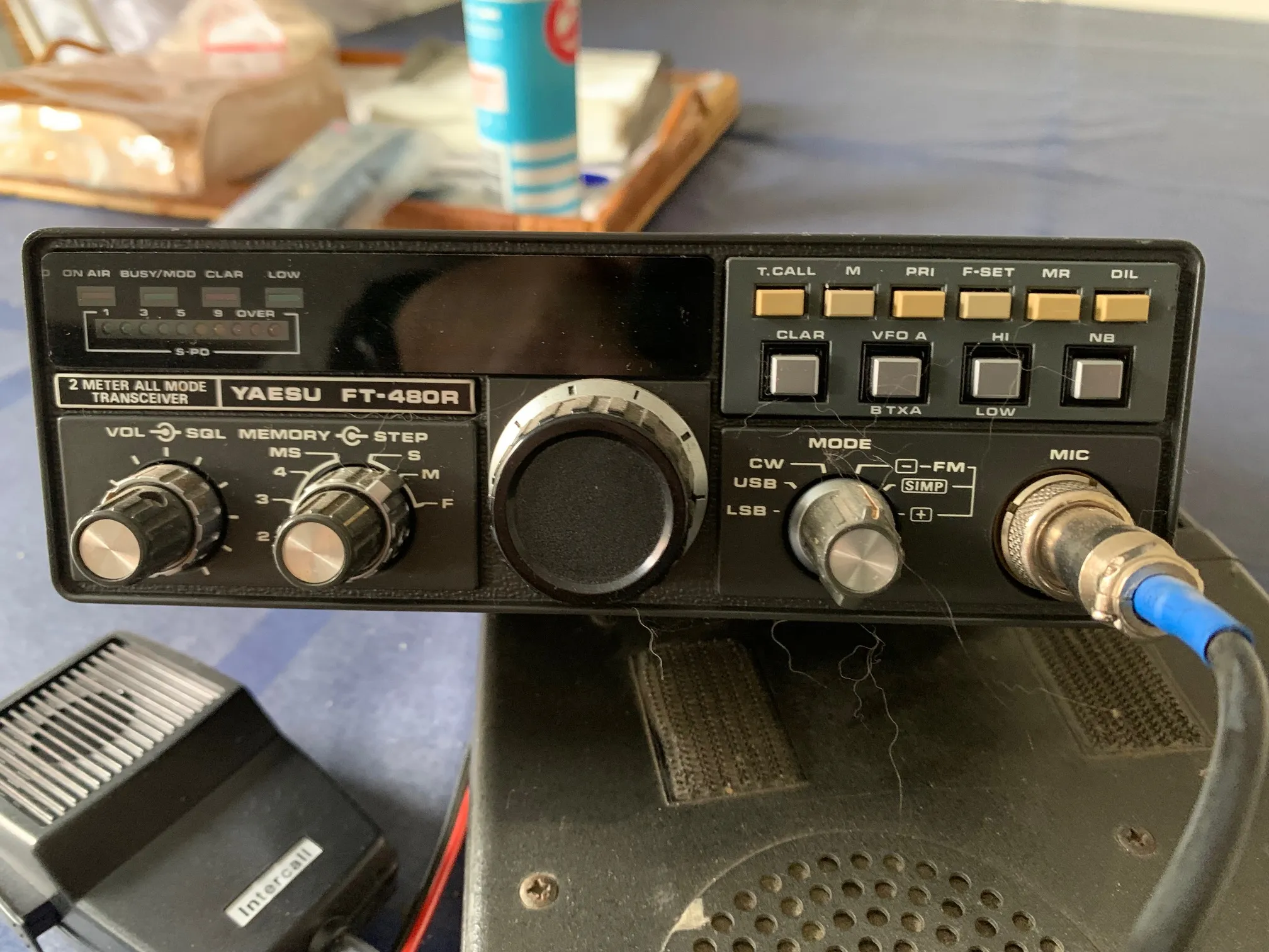 Se vende Yaesu FT-480R