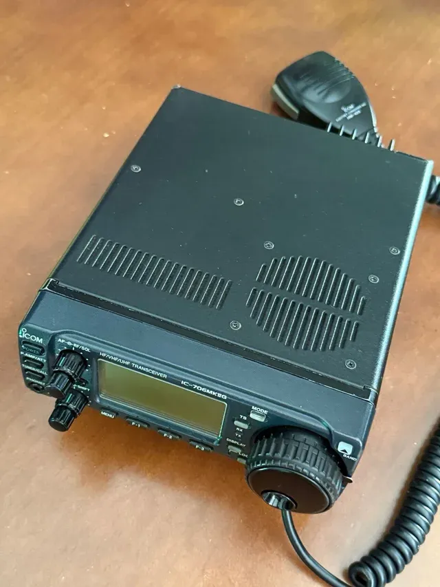 ICOM IC-706MKIIG HF/VHF/UHF