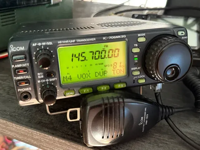 ICOM IC-706MKIIG HF/VHF/UHF