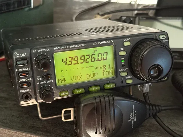 ICOM IC-706MKIIG HF/VHF/UHF