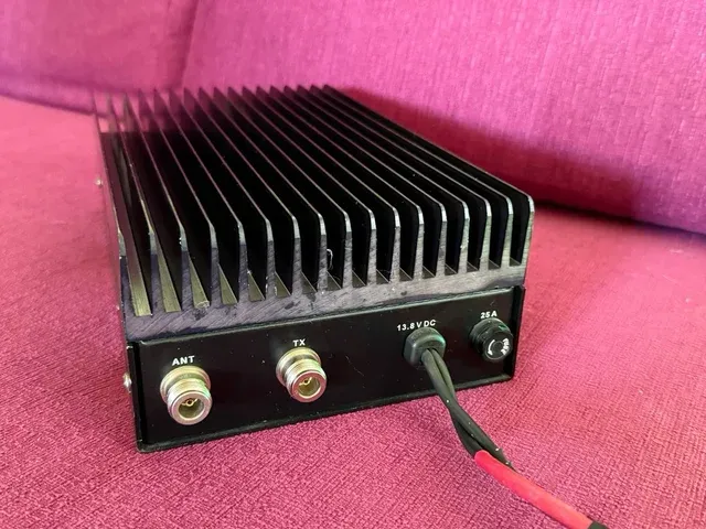Amplificador UHF EA4BQN U/100P