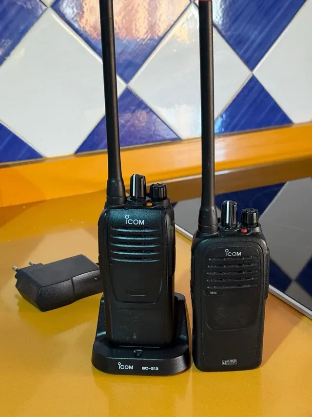 Pareja de radios ICOM en buen estado.