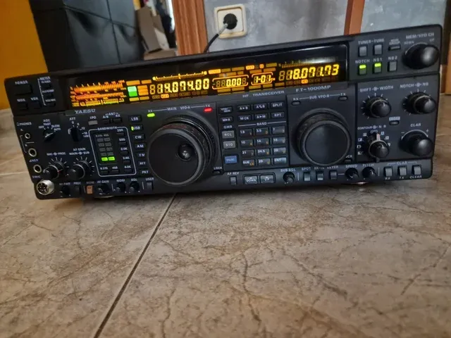 EMISORA YAESU FT-1000MP HF Transceiver