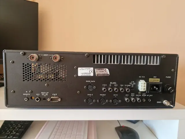 EMISORA YAESU FT-1000MP HF Transceiver