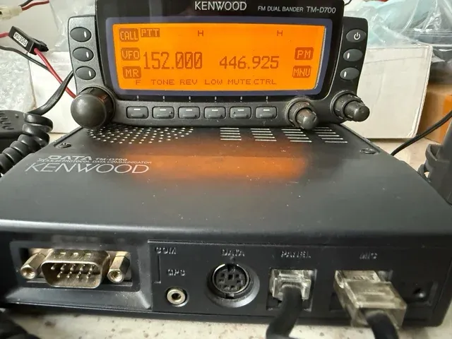 Kenwood TM-D700 VHF-UHF (APRS)