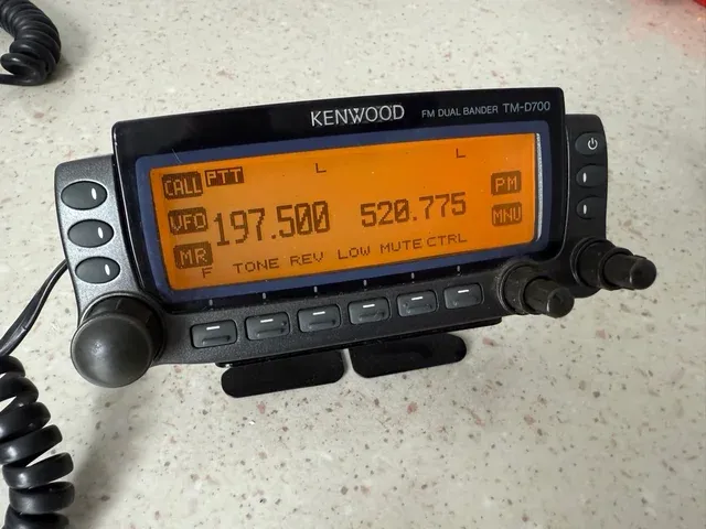 Kenwood TM-D700 VHF-UHF (APRS)