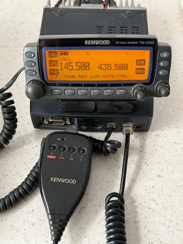 Kenwood TM-D700 VHF-UHF (APRS)