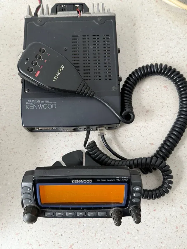 Kenwood TM-D700 VHF-UHF (APRS)