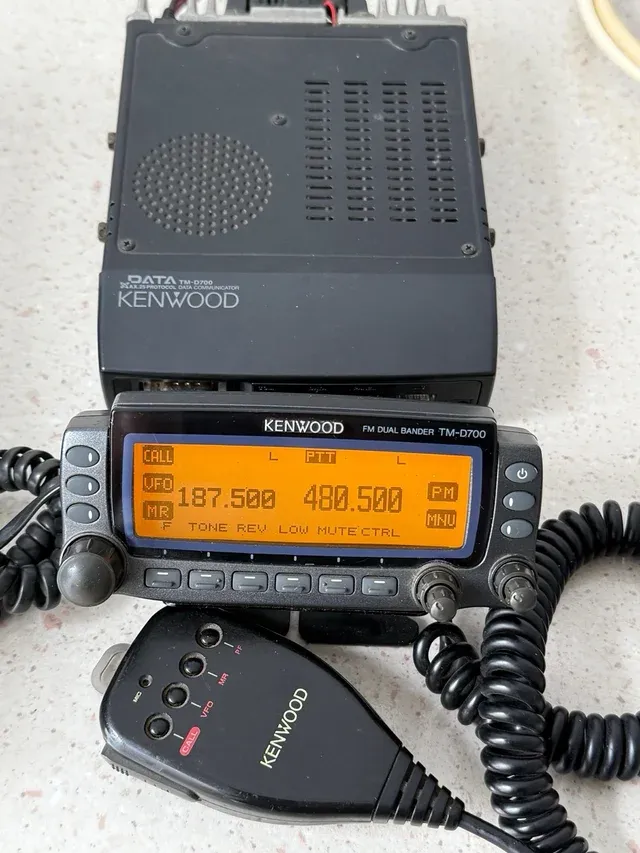 Kenwood TM-D700 VHF-UHF (APRS)