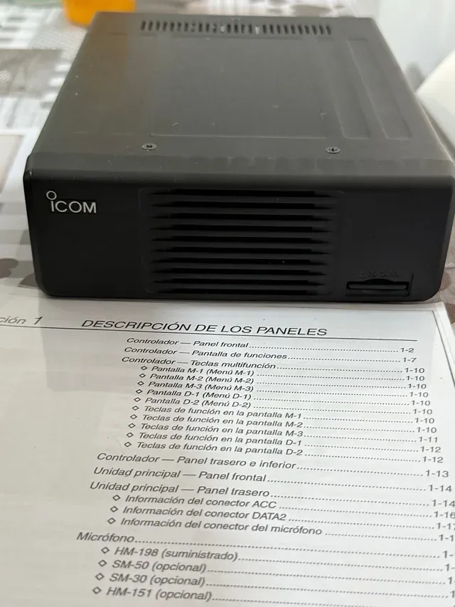 ICOM IC-7100 HF/VHF/UHF DSTAR Transceptor