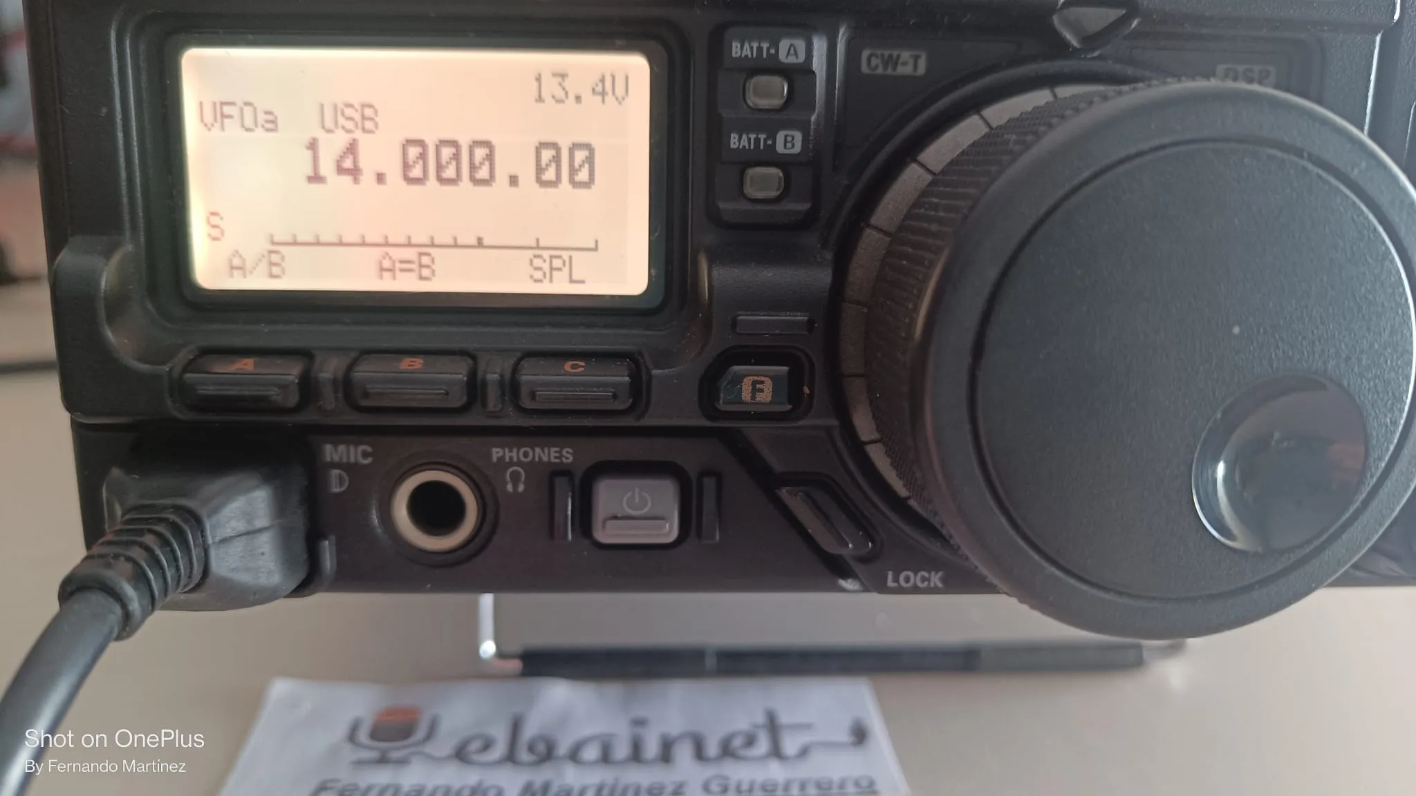 Yaesu FT-897D en su caja manual en español