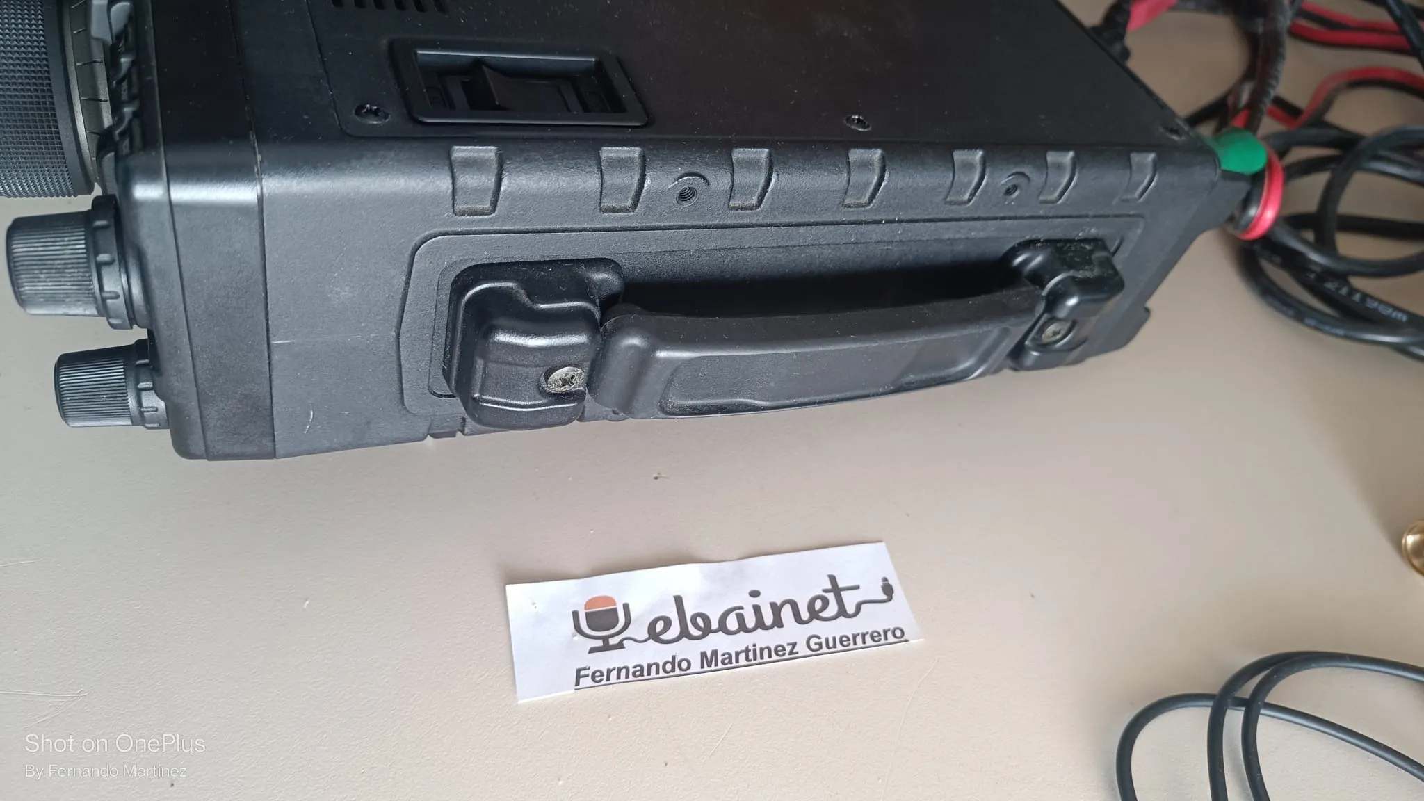 Yaesu FT-897D en su caja manual en español