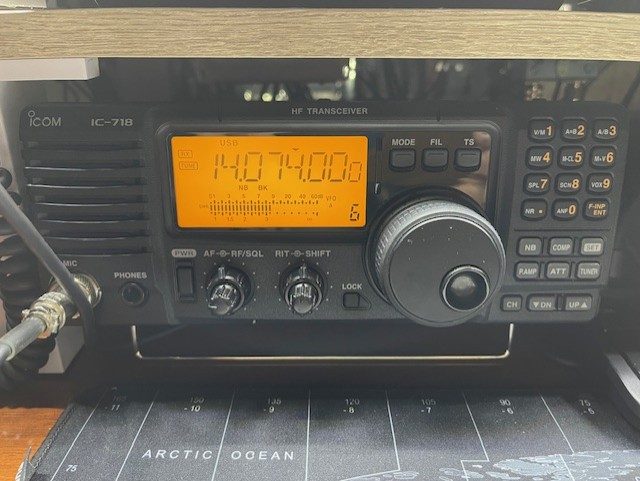 EMISORA ICOM 718
