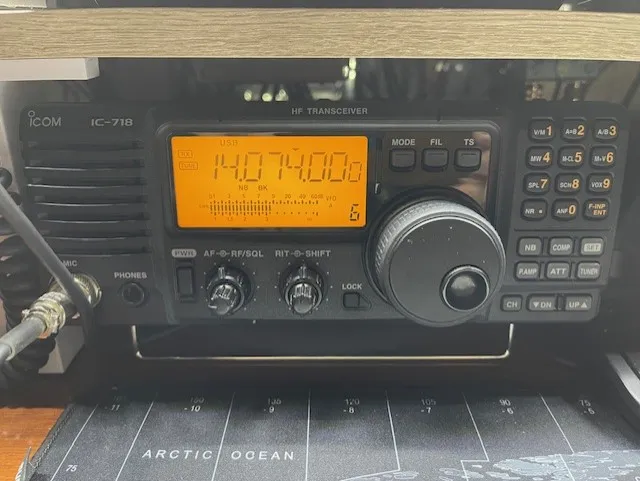 EMISORA ICOM 718