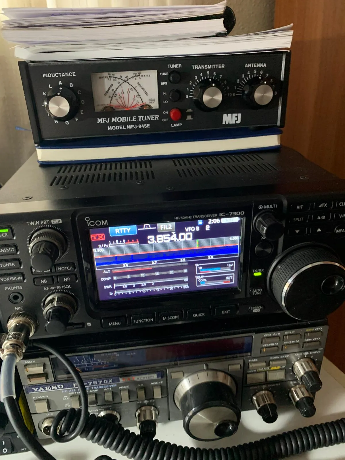 VENTA ICOM 7300 IMPECABLE. EMBALAJE ORIGINAL. PROTECTOR PANTALLA