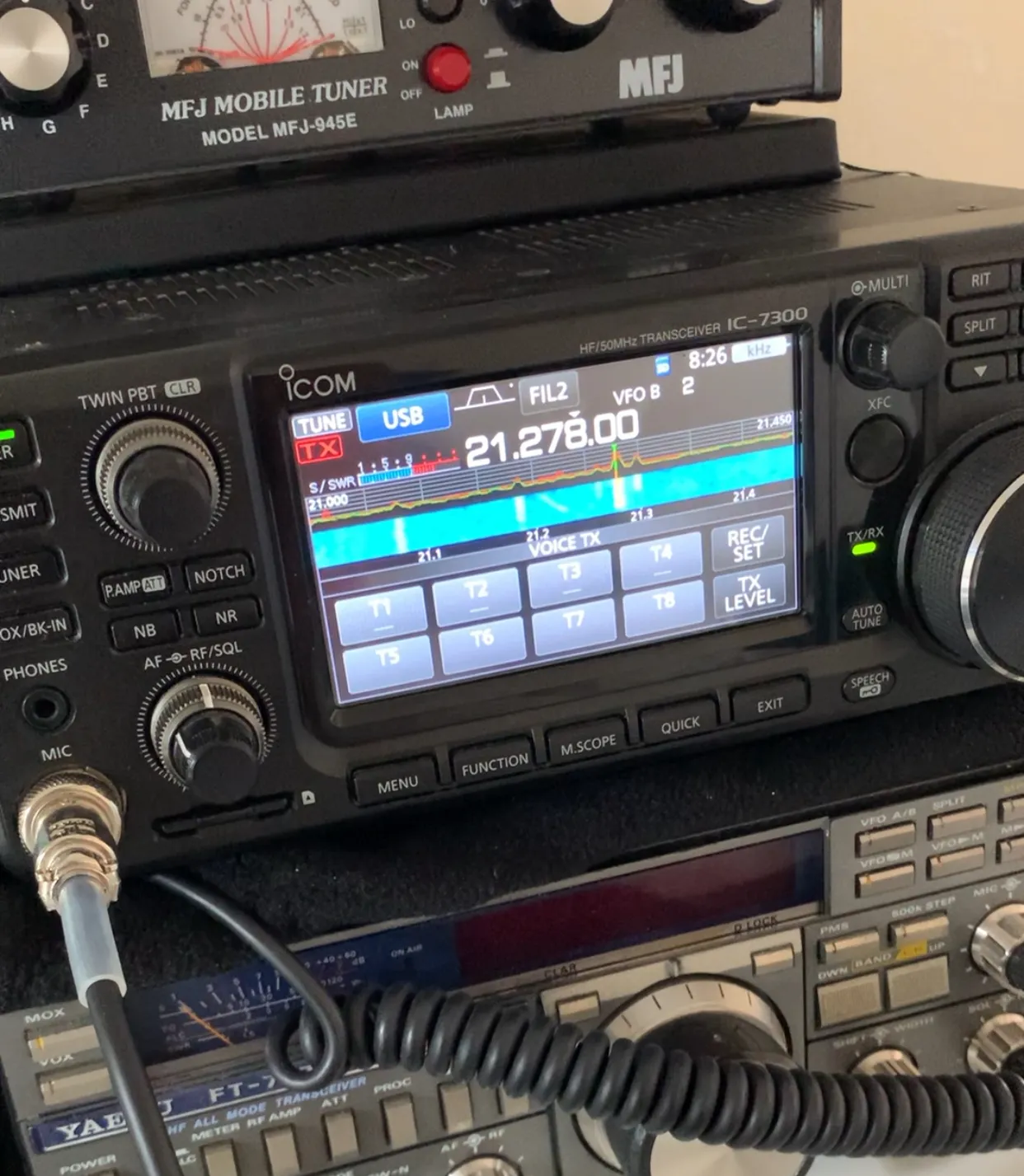 VENTA ICOM 7300 IMPECABLE. EMBALAJE ORIGINAL. PROTECTOR PANTALLA