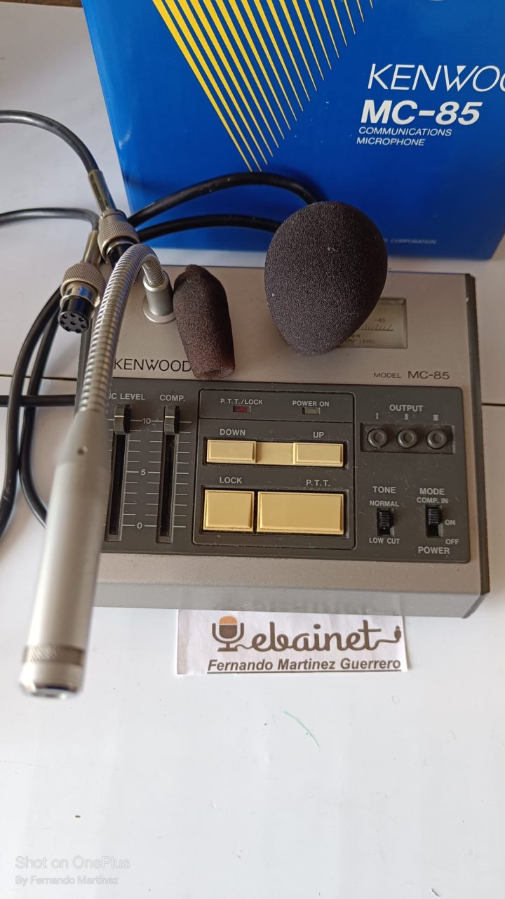 Kenwood MC-85 co cables para dos equipos en su caja