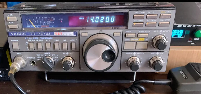 Vendo YAESU FT-757GX Recién revisado